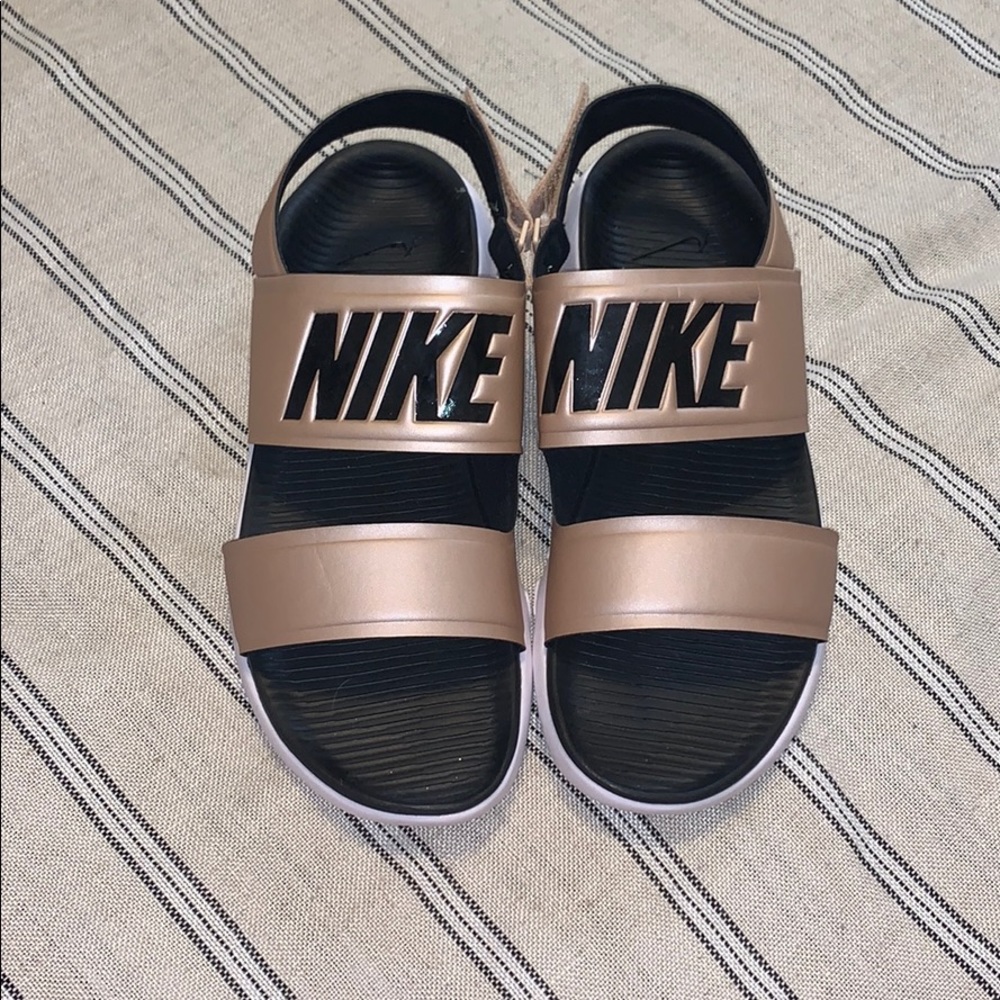 Nike sandals!!🔅